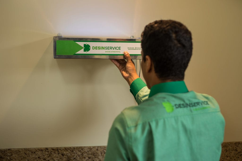 Controle de mosquitos - Armadilha Luminosa Desinservice