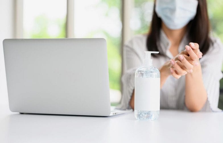Higienização com álcool em gel nas empresas